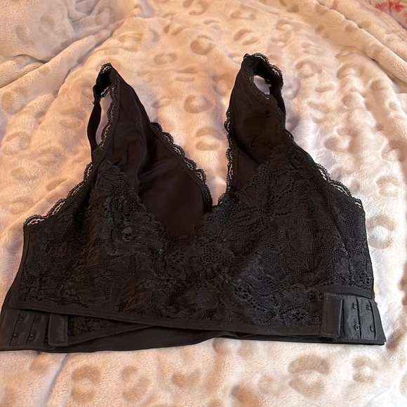 One CaraMia Bra 2X Black-reposh-never worn it is too small! ‼️🔻SALE🔻‼️ - Picture 1 of 8